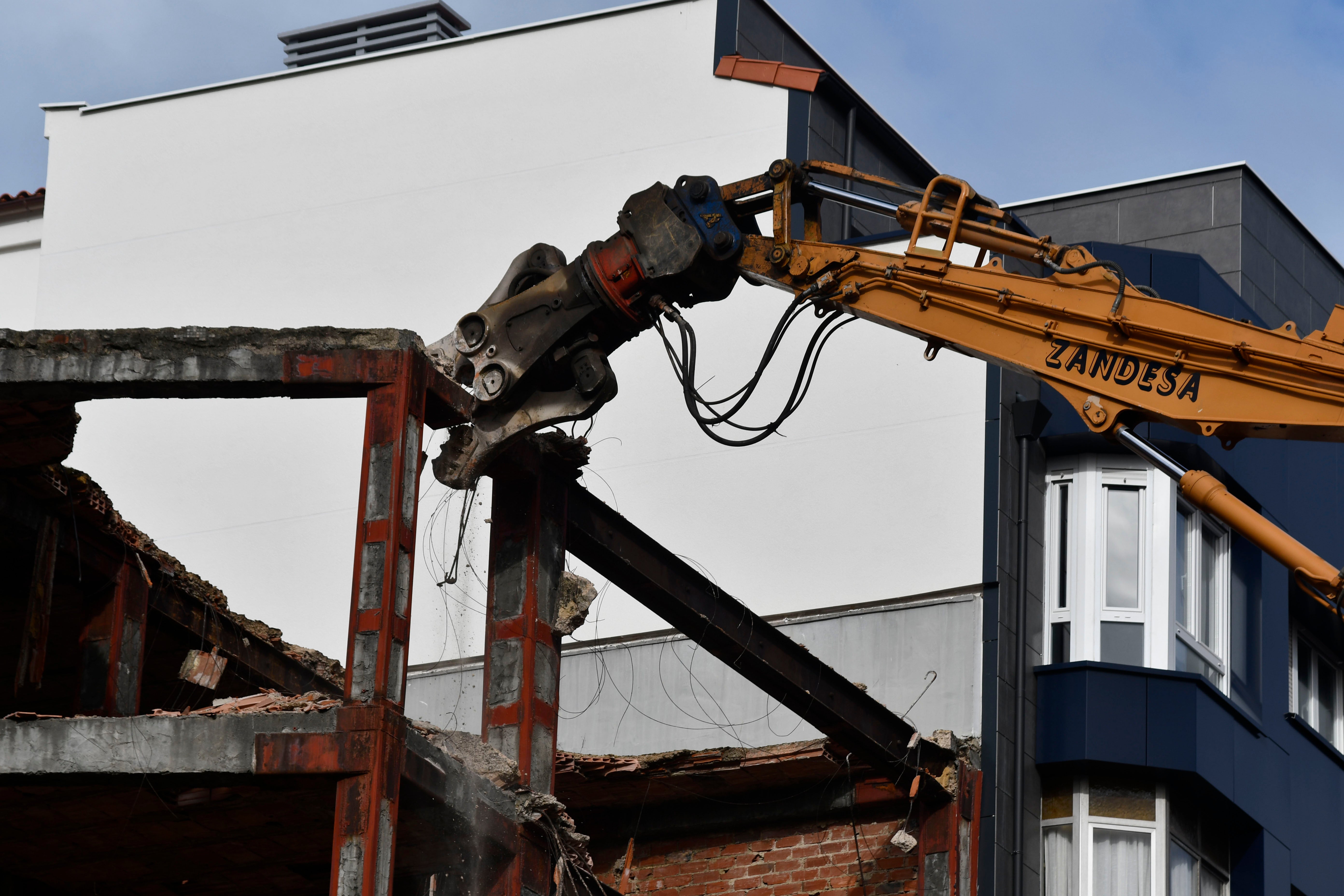 Fotos: Demolición del esqueleto de El Carbayedo