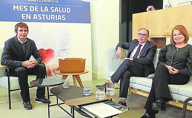 Mes de la salud en Asturias | Luis Suárez Bascarán, Begoña Bascarán y Jesús Manuel Suárez, momentos antes de comenzar la charla 'Audición. Audiología Suárez Bascarán'