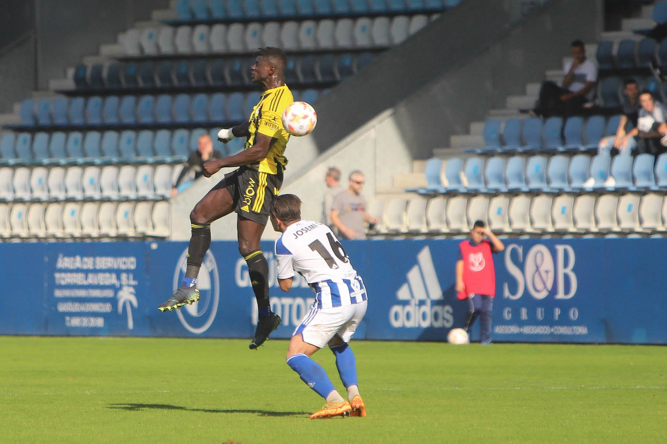 Fotos: Las mejores jugadas del Gimnástica-Real Oviedo