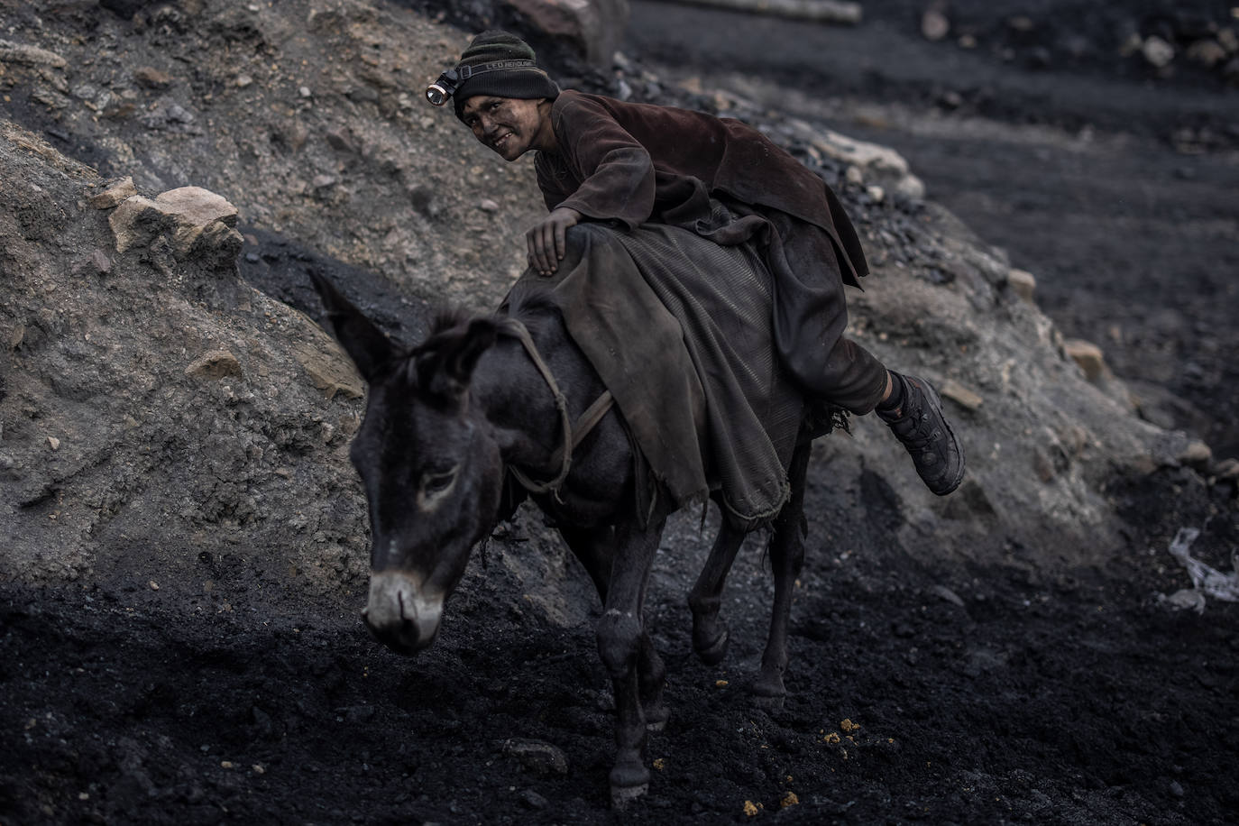 Fotos: El día a día en las minas de carbón de Chinarak