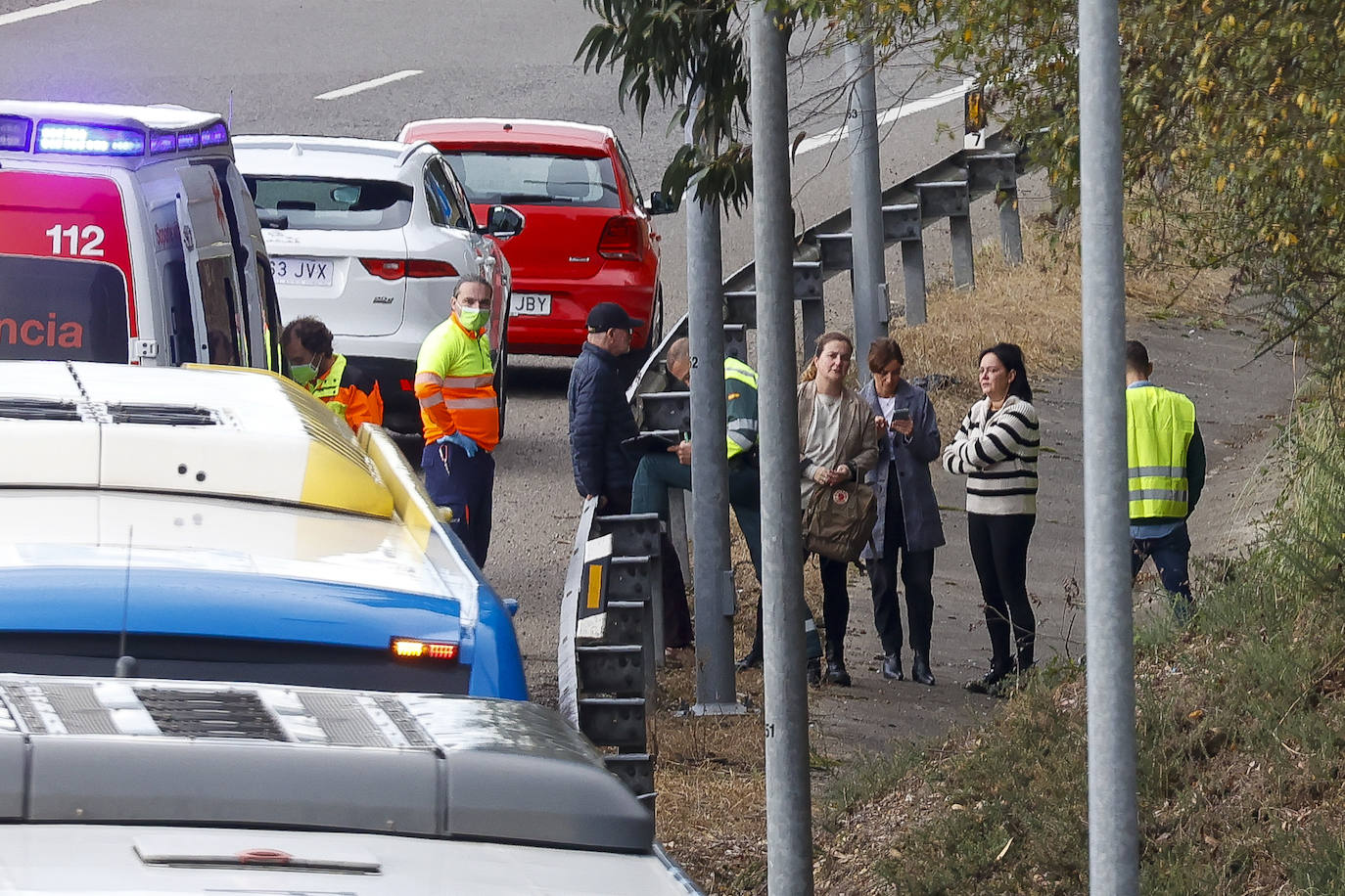 Fotos: Un kamikaze irrumpe en la A-8 y hiere a una mujer