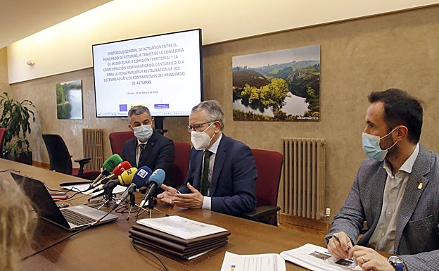 Los ecologistas denuncian al director de Medio Natural para impedir que se maten lobos 