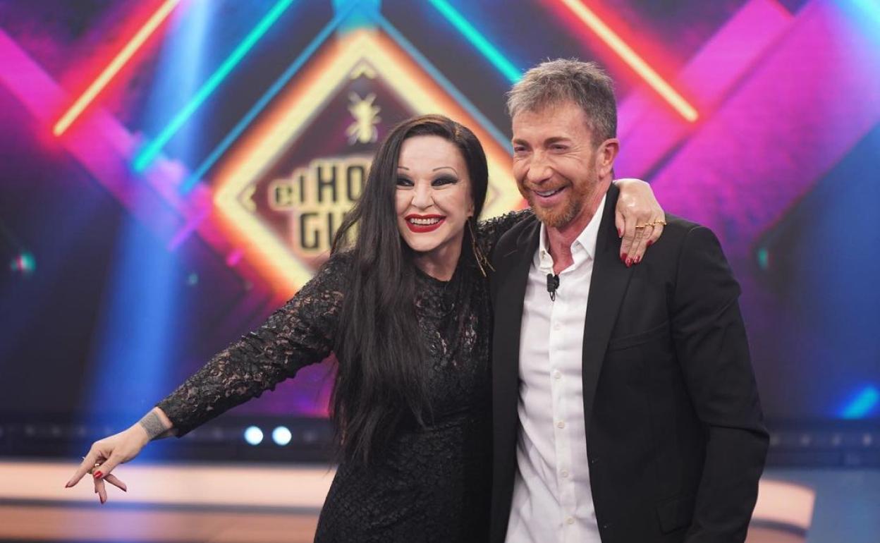 Alaska visita a Pablo Motos en 'El Hormiguero'. 