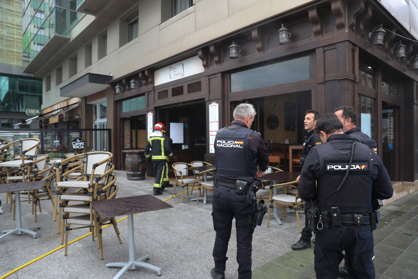 Fotos: Incendio en un local de la calle Aguado, en Gijón