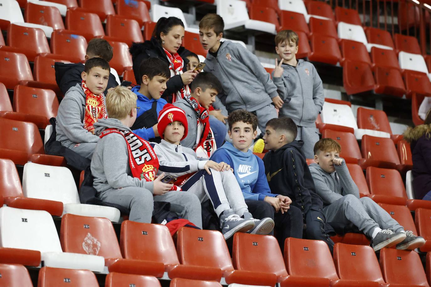 Fotos: ¿Estuviste en el Sporting - Leganés? ¡Búscate!