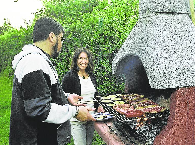 El asado. Al escritor chileno le gustaba compartir asados con sus amigos.