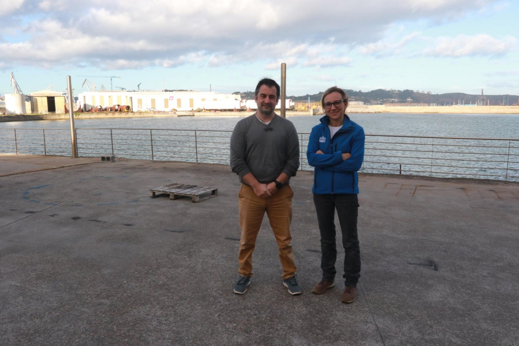 Alejandro Beneit y Susana Acle, en el lugar del nuevo equipo. J. M. PARDOLas instalaciones contarán con dos piscinas redondas para tortugas y tres espacios para focas, con zona seca y zona húmeda