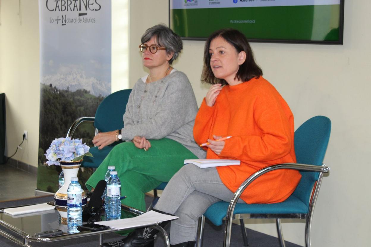 Sonia Puente y Almudea Cueto durante la jornada. 