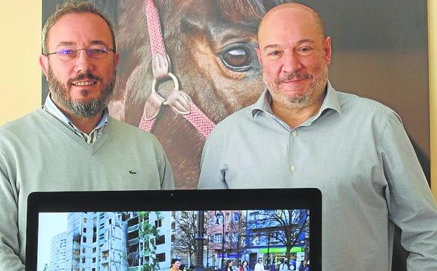 Carlos Fernández y Juan Partearroyo, dos de los asturianos involucrados en la ONG.