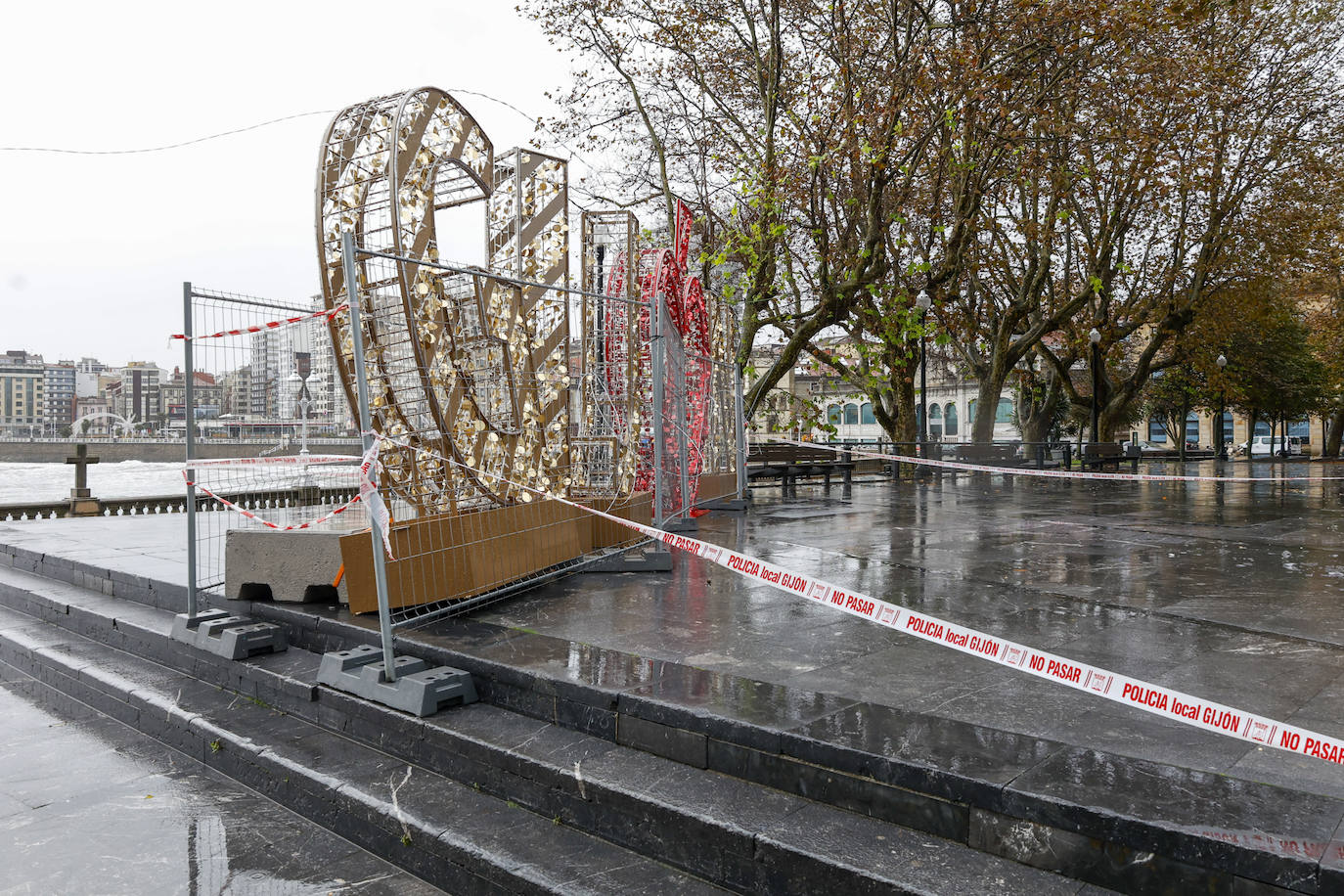 Fotos: El viento y el fuerte oleaje ponen en alerta a Asturias