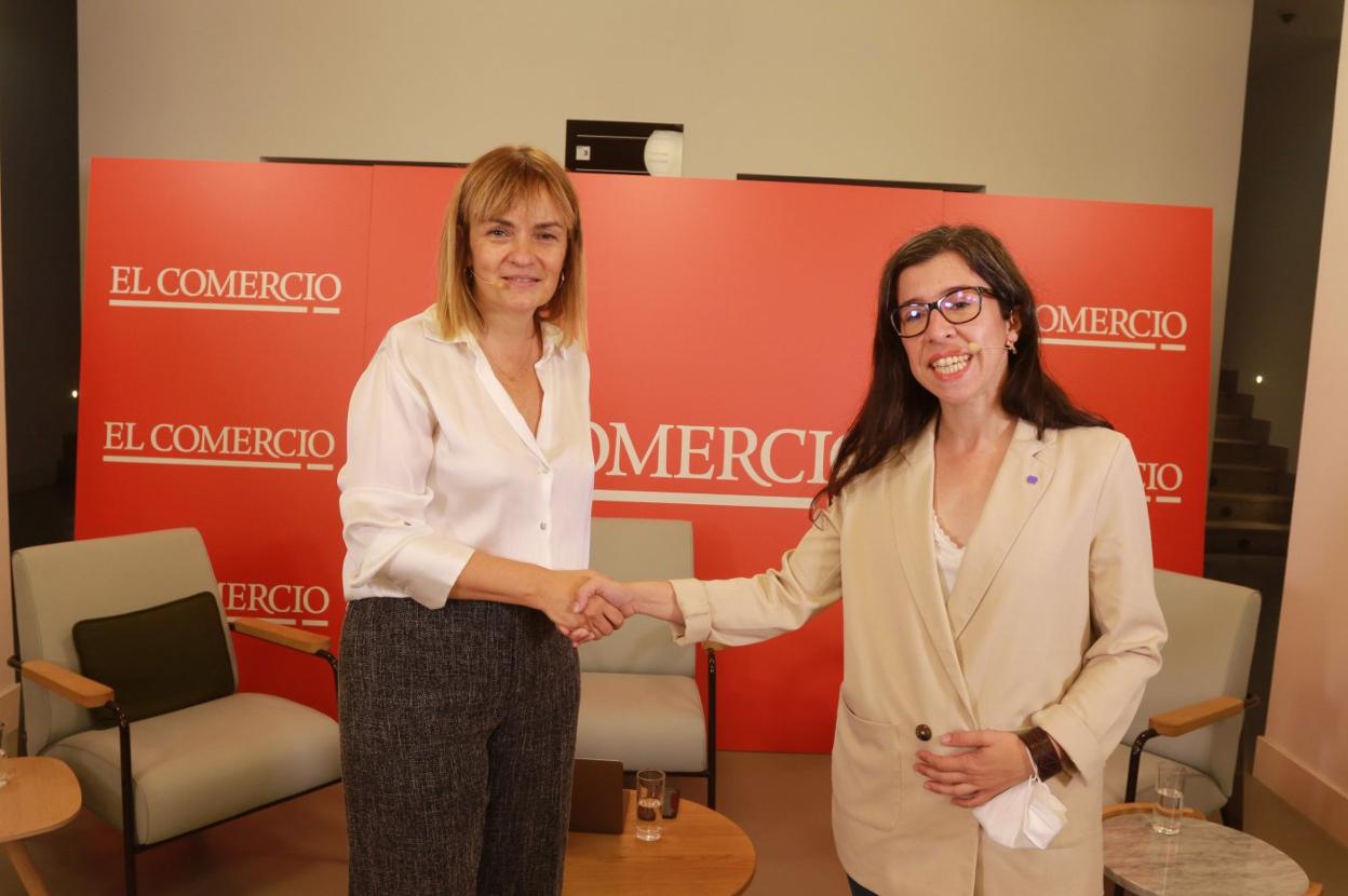 Covadonga Tomé y Alba González, durante la celebración del debate organizado por EL COMERCIO con motivo de las primarias. 