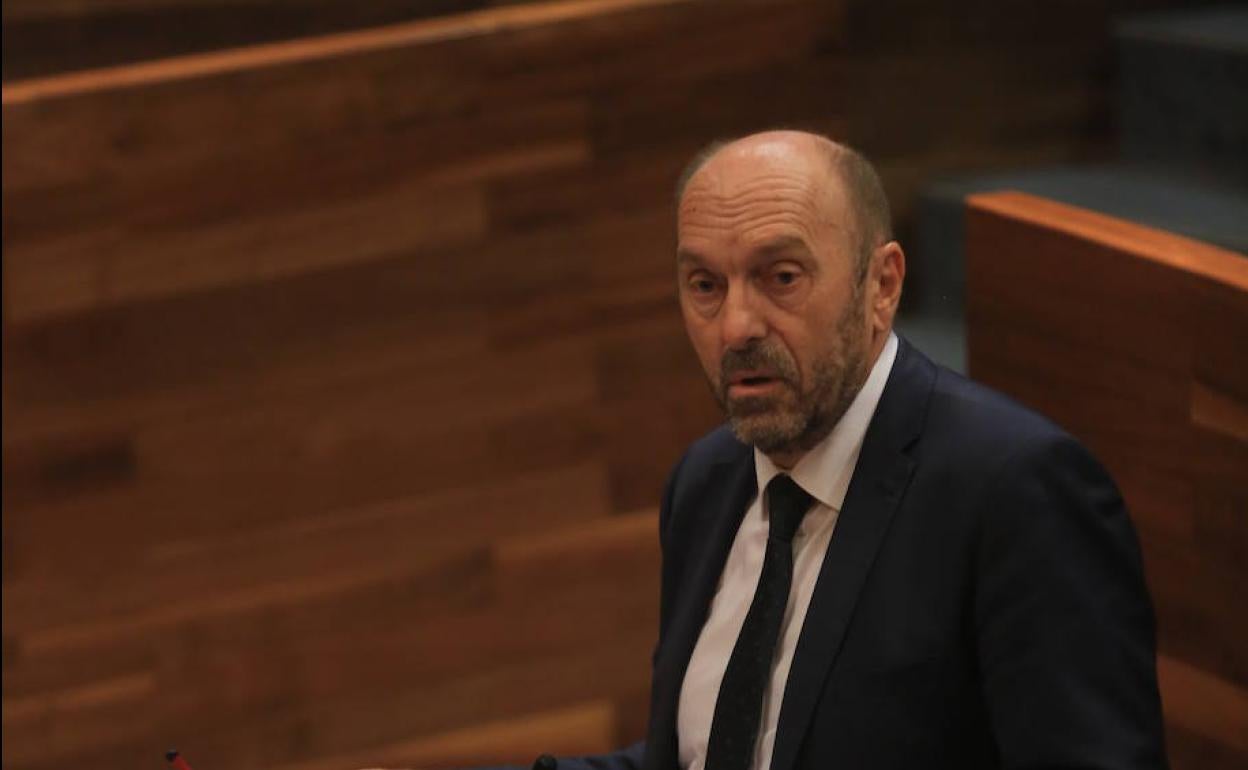 Juan Cofiño en un pleno de la Junta General del Principado.