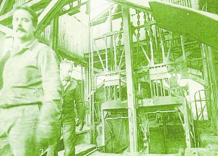 Trabajador en la mina de La Camocha.