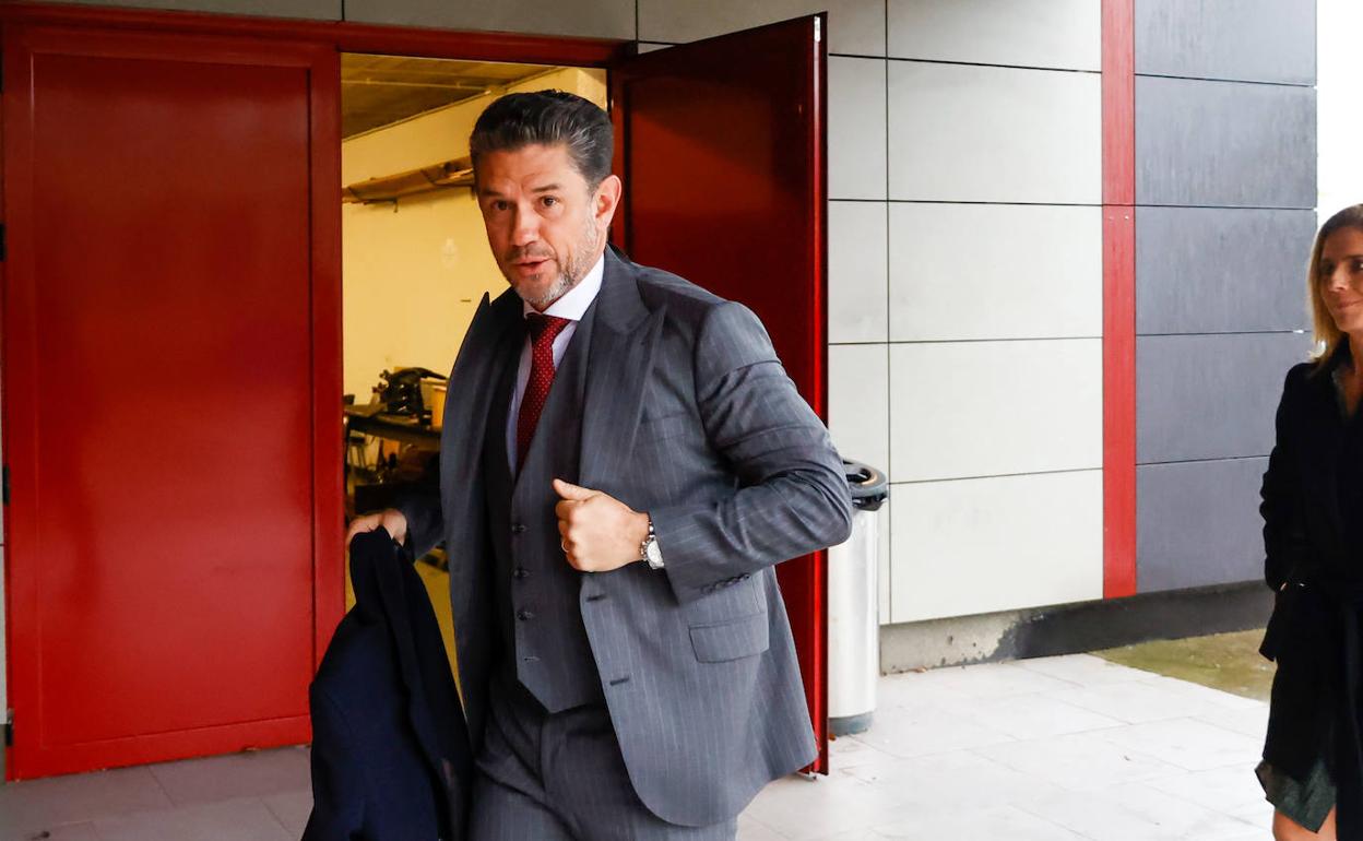 Alejandro Irarragorri, este jueves, a su llegada a la junta de accionistas del Sporting. 