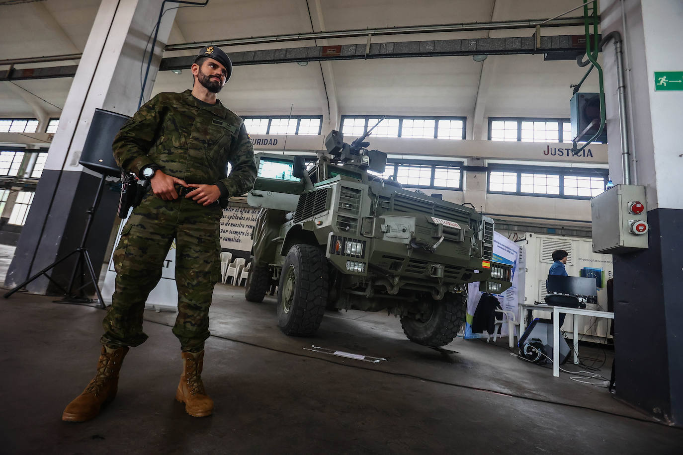 Fotos: Asturias muestra músculo en el sector de la Defensa