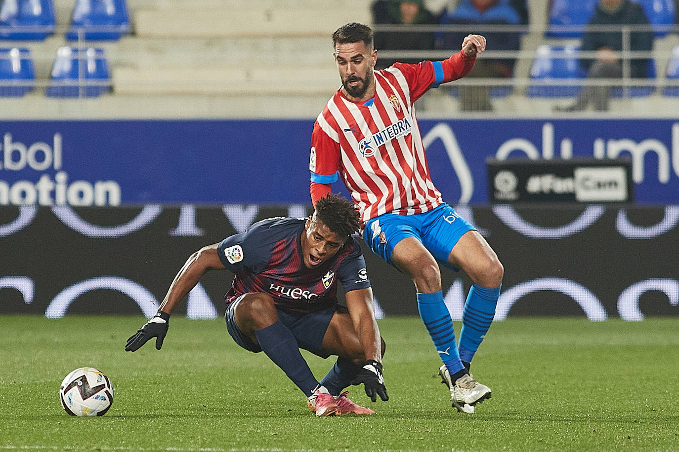 Fotos: Las mejores jugadas del Huesca-Sporting