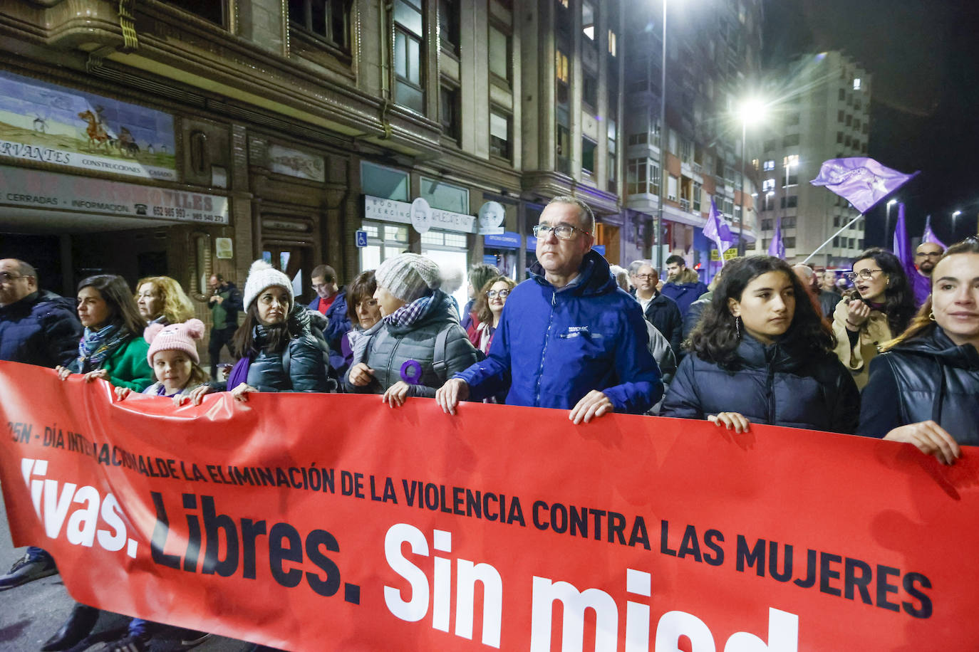 Fotos: Marcha por la igualdad en Avilés para erradicar la violencia de género