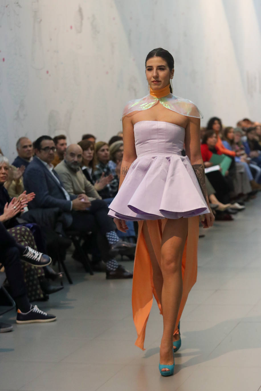 Fotos: Moda asturiana repleta de color y fantasía