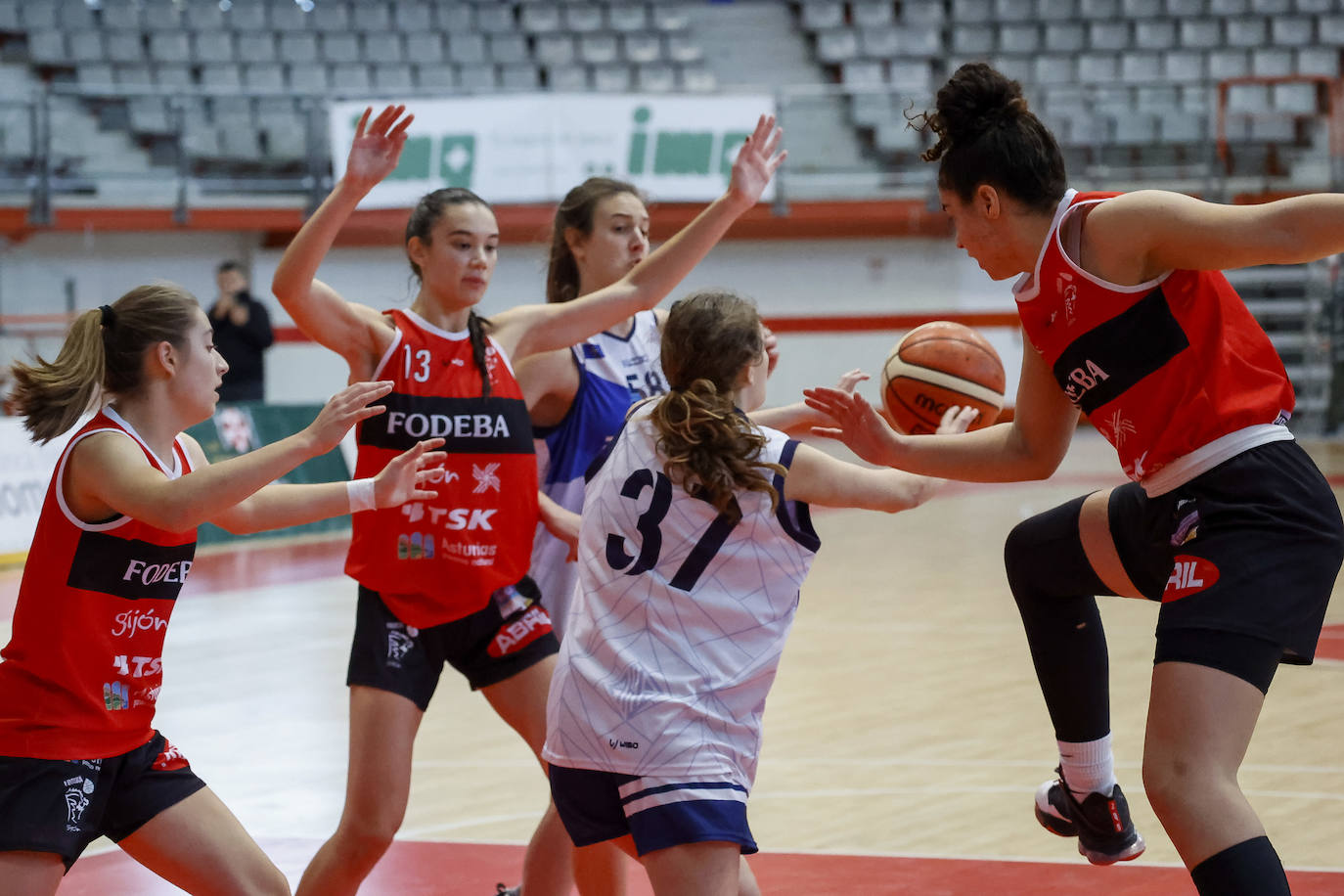 Fotos: Las mejores jugadas del CDB Fodeba - Alecar Skoda Atlética