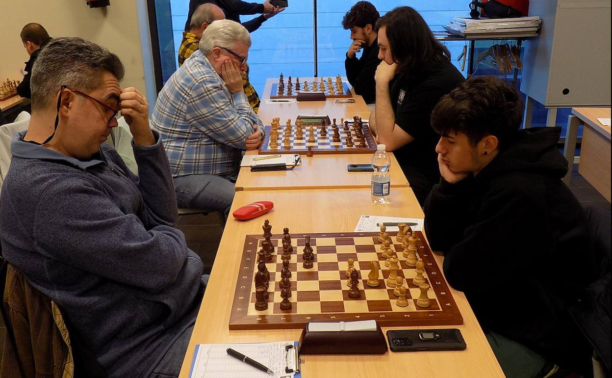 Daniel Canteli y Adán Álvarez en el encuentro Oviedo 93 y Antonio Rico.