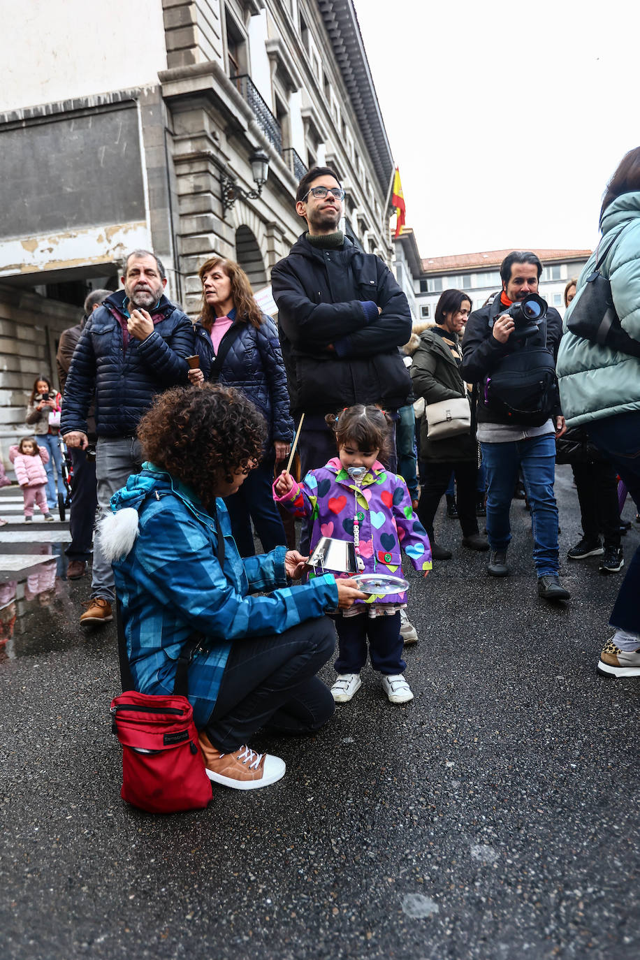 Fotos: Cacerolada de los profesores asturianos ante el «hartazgo» por la LOMLOE