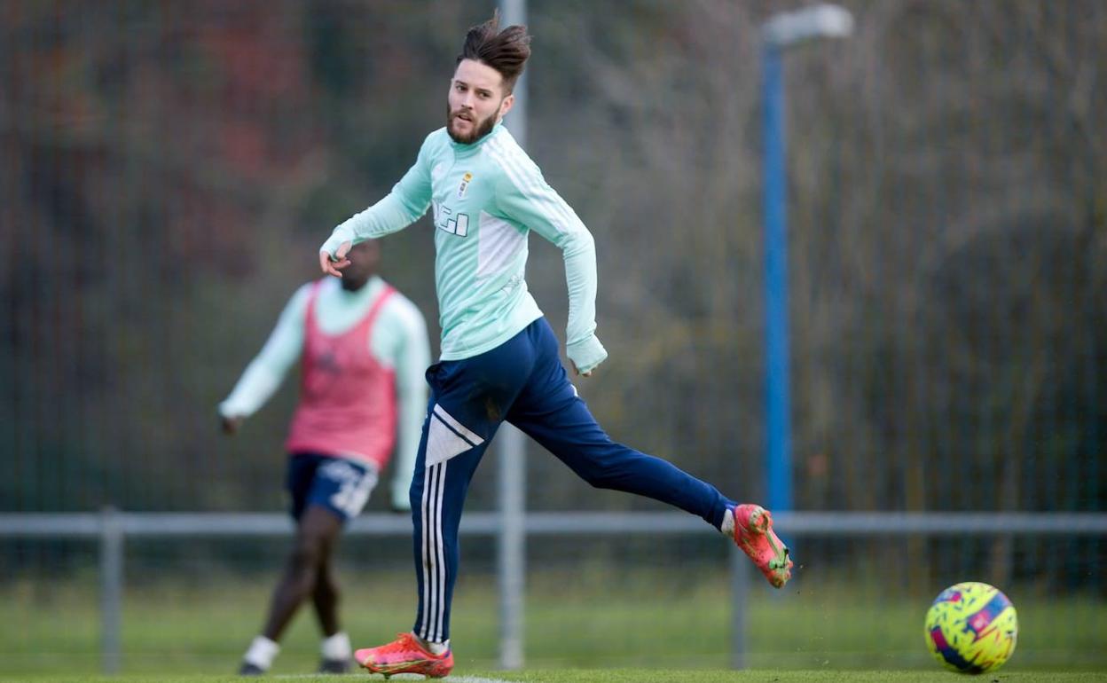 Real Oviedo: Cervera lleva a Miguelón a Tenerife y reserva a Viti para Las Palmas