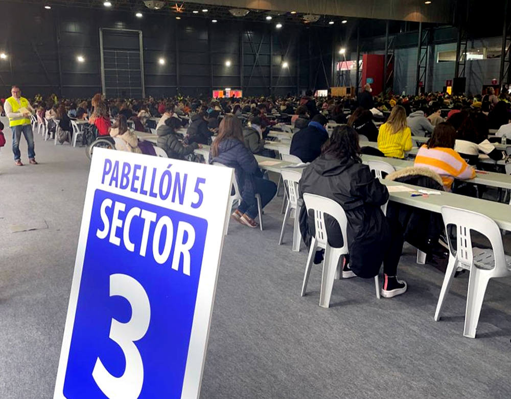 Fotos: Masivas oposiciones en Asturias para auxiliares educadores