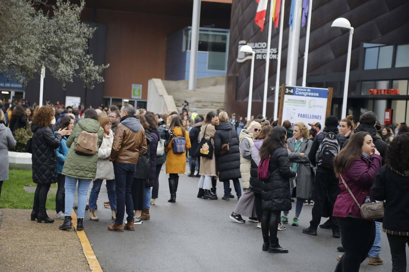 Fotos: Masivas oposiciones en Asturias para auxiliares educadores