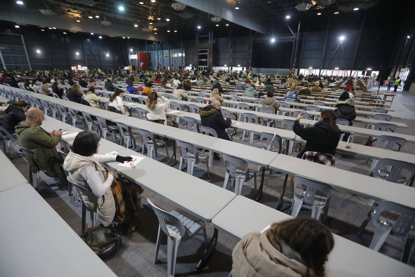 Fotos: Masivas oposiciones en Asturias para auxiliares educadores