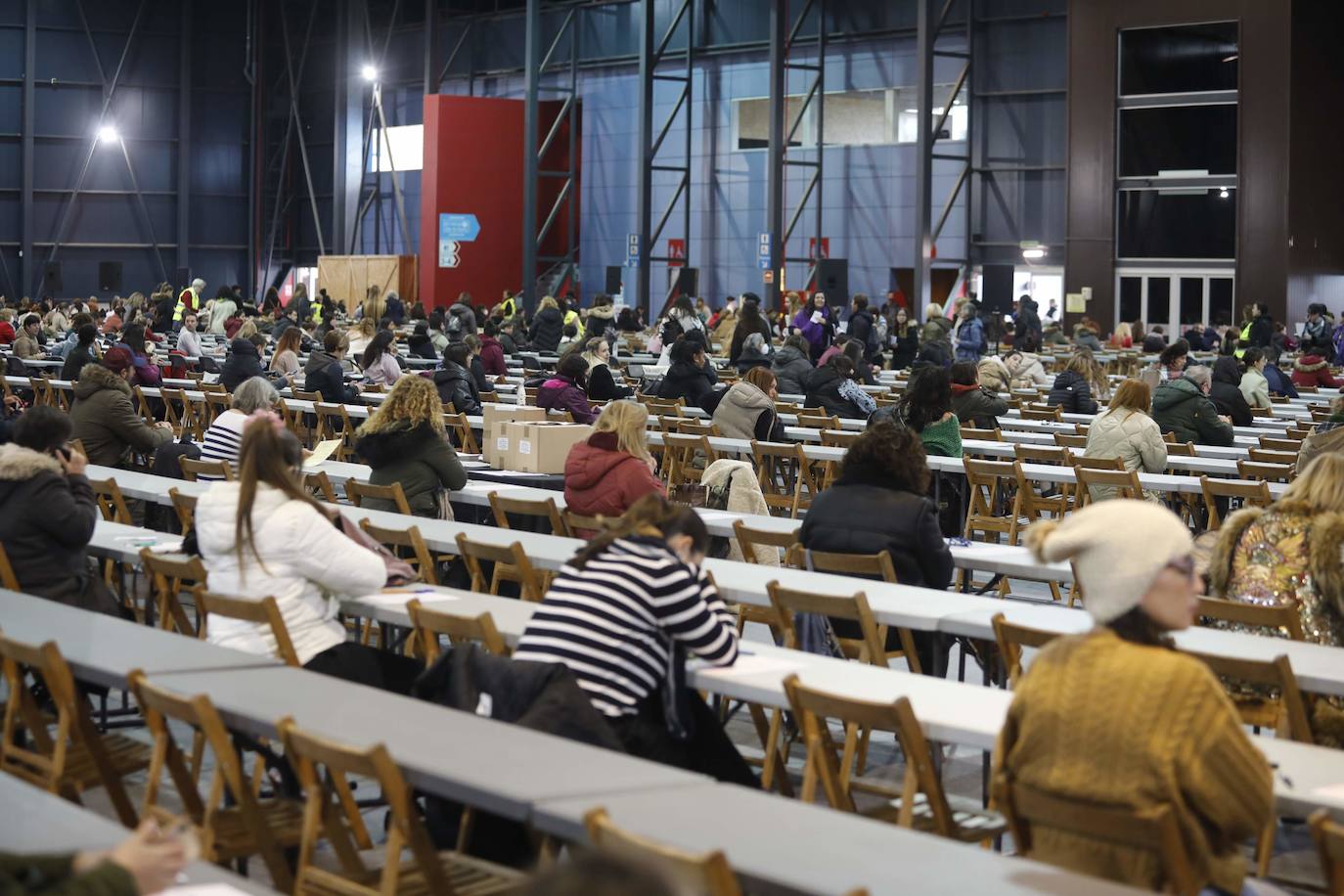 Fotos: Masivas oposiciones en Asturias para auxiliares educadores