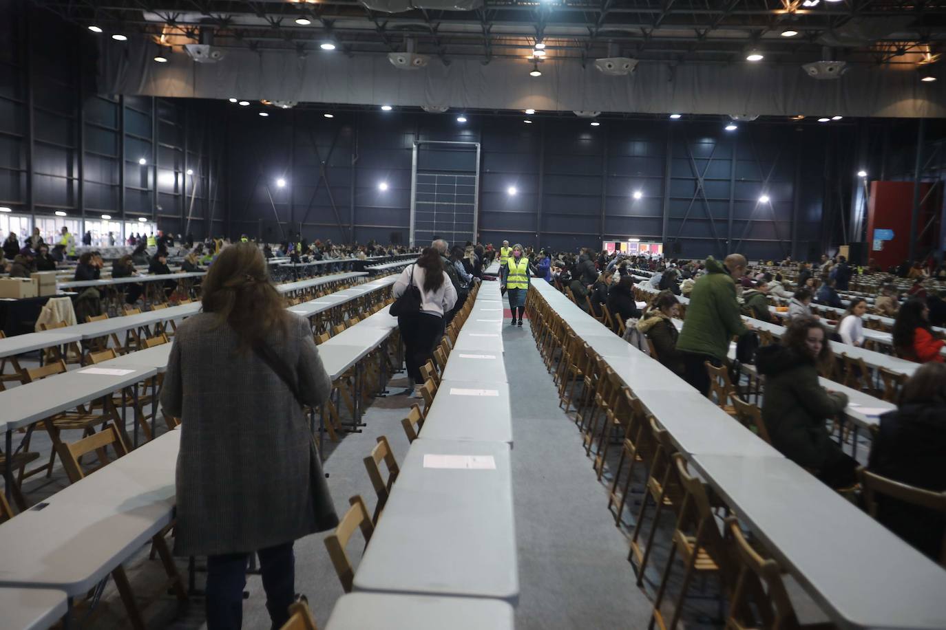 Fotos: Masivas oposiciones en Asturias para auxiliares educadores