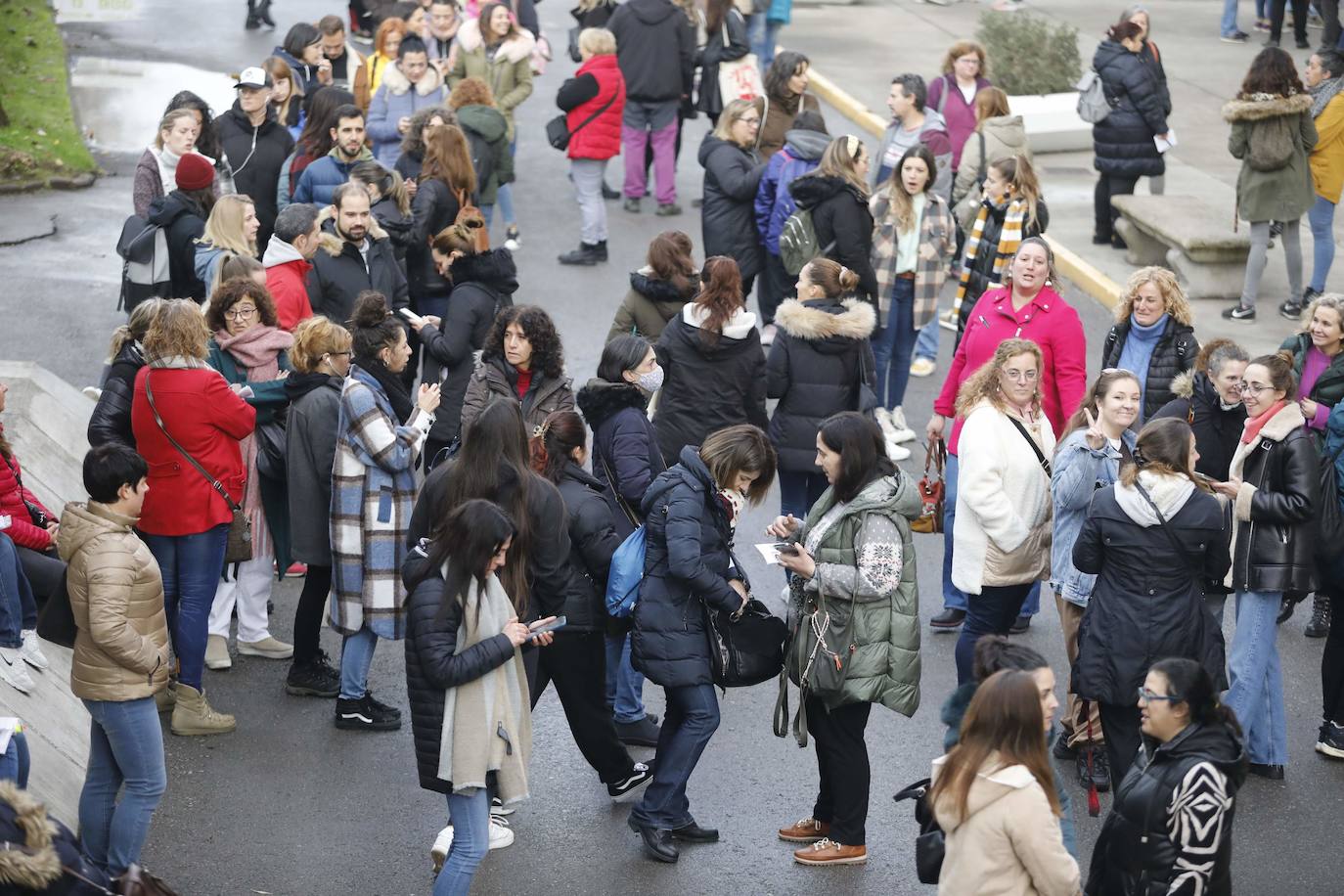 Fotos: Masivas oposiciones en Asturias para auxiliares educadores