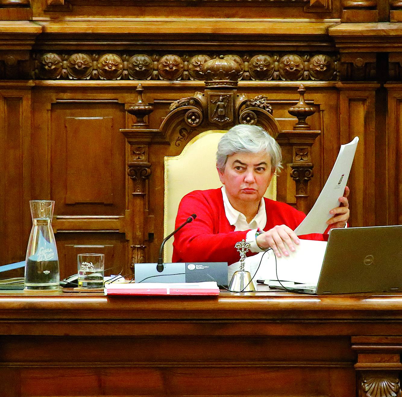 La alcaldesa, Ana González durante una de sus intervenciones en el que fue su último debate sobre el estado del municipio. 