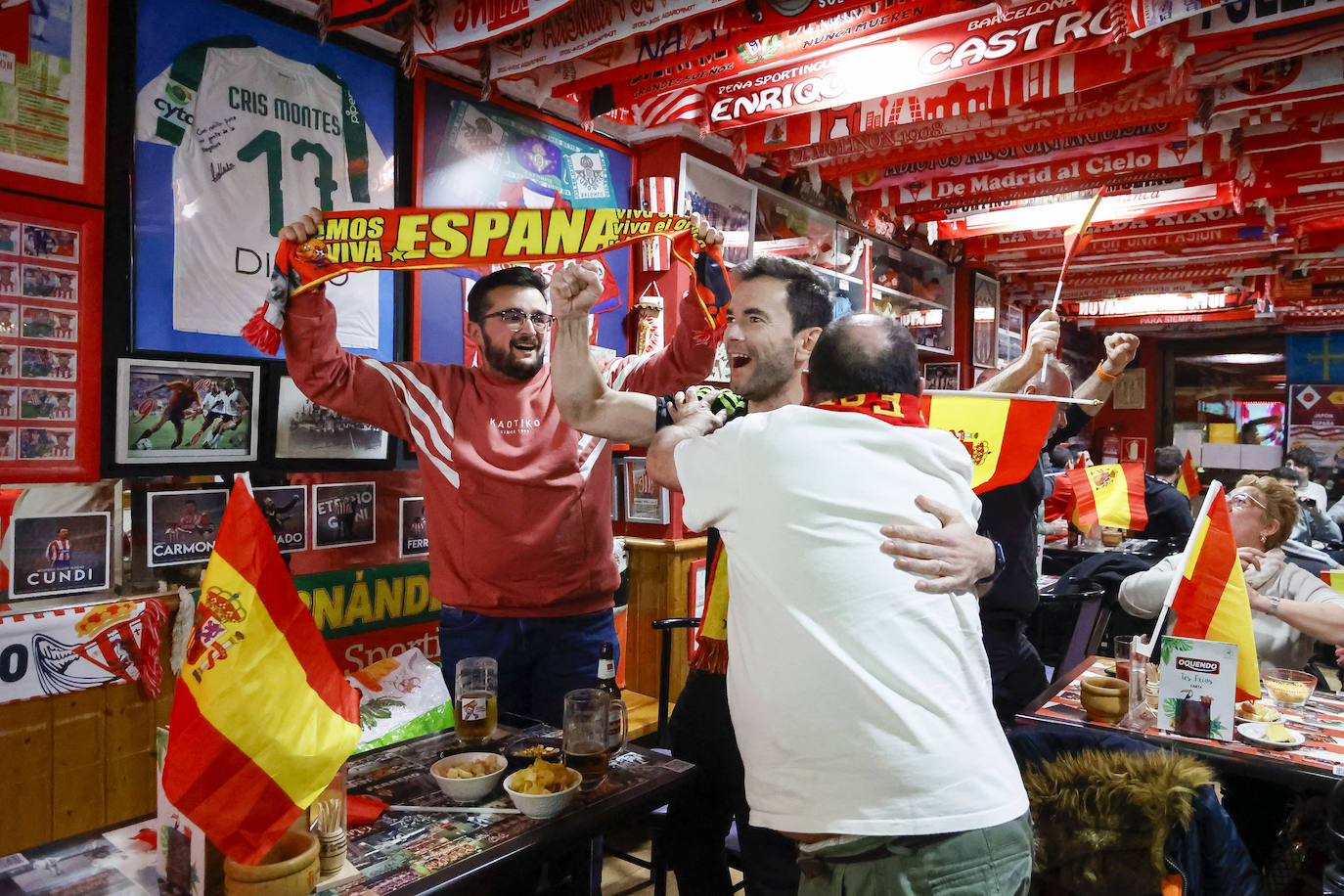 Fotos: Así se ha vivido el Japón - España desde Asturias