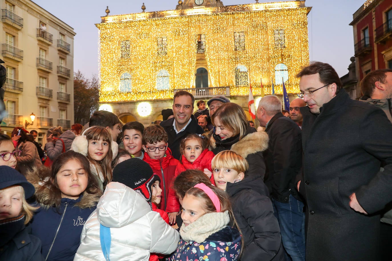 Fotos: Gijón estrena su alumbrado de Navidad más llamativo y deslumbrante