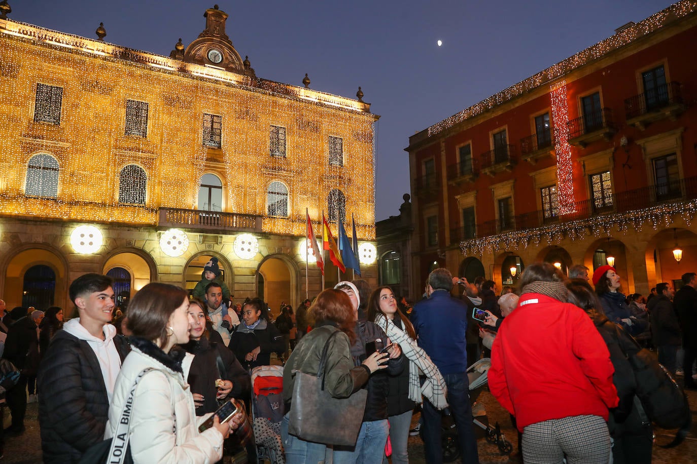 Fotos: Gijón estrena su alumbrado de Navidad más llamativo y deslumbrante