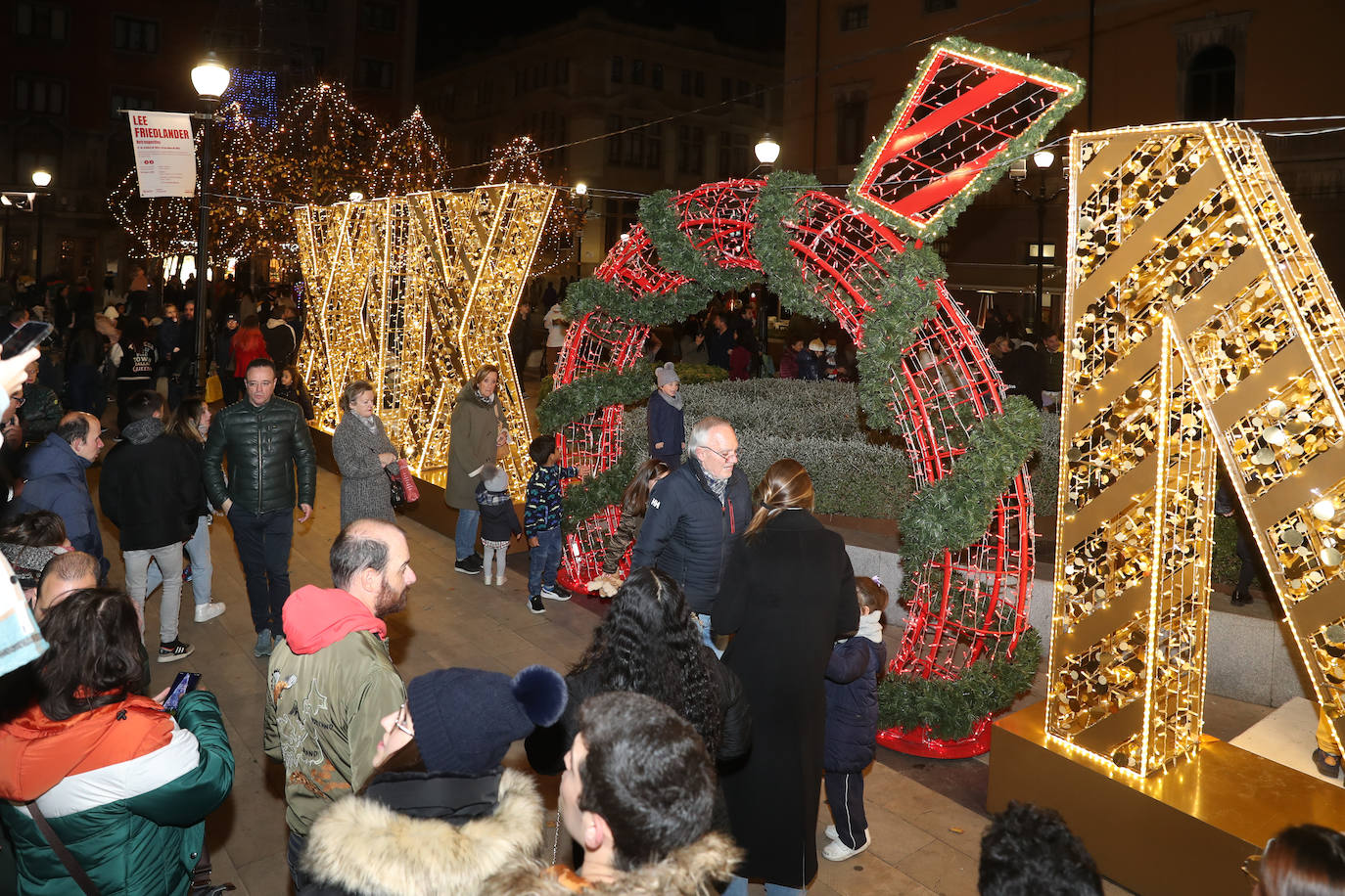 Fotos: Gijón estrena su alumbrado de Navidad más llamativo y deslumbrante