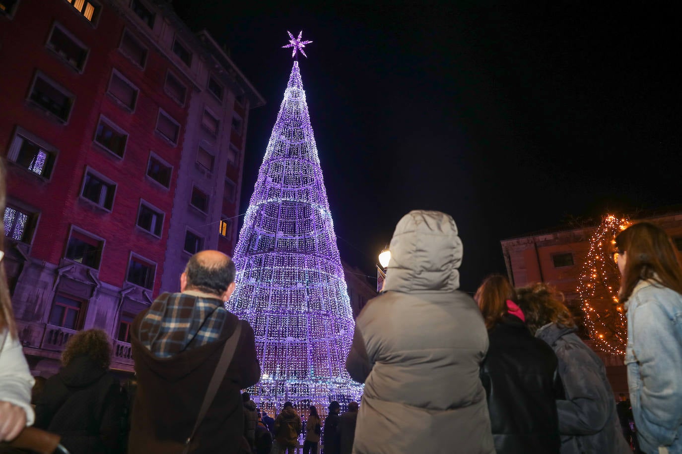 Fotos: Gijón estrena su alumbrado de Navidad más llamativo y deslumbrante