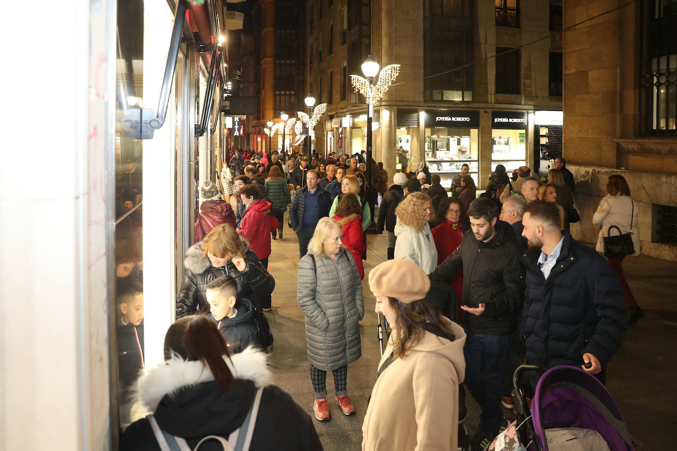 Fotos: Gijón estrena su alumbrado de Navidad más llamativo y deslumbrante