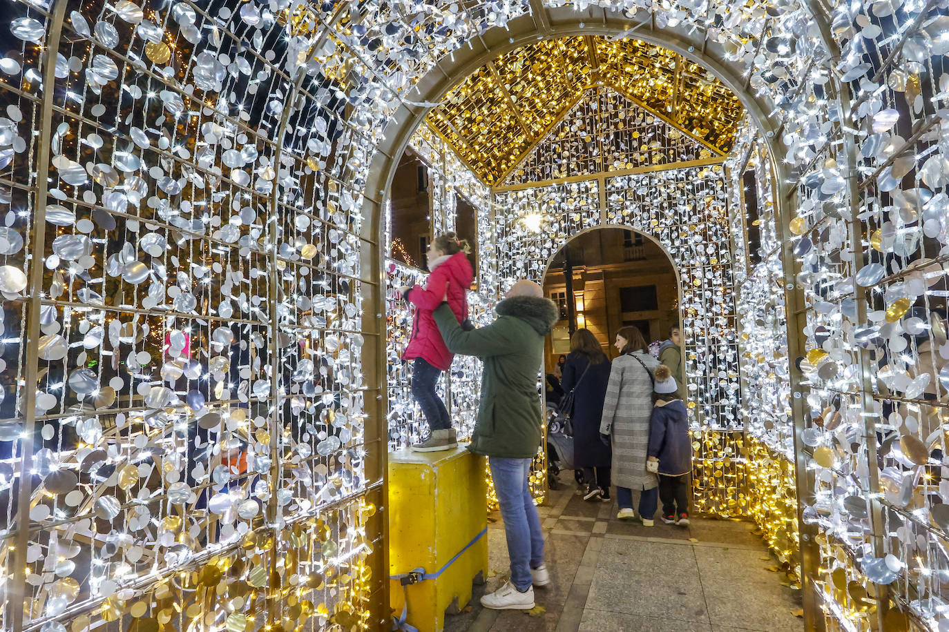 Fotos: Gijón estrena su alumbrado de Navidad más llamativo y deslumbrante