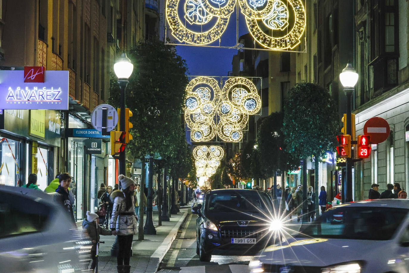 Fotos: Gijón estrena su alumbrado de Navidad más llamativo y deslumbrante