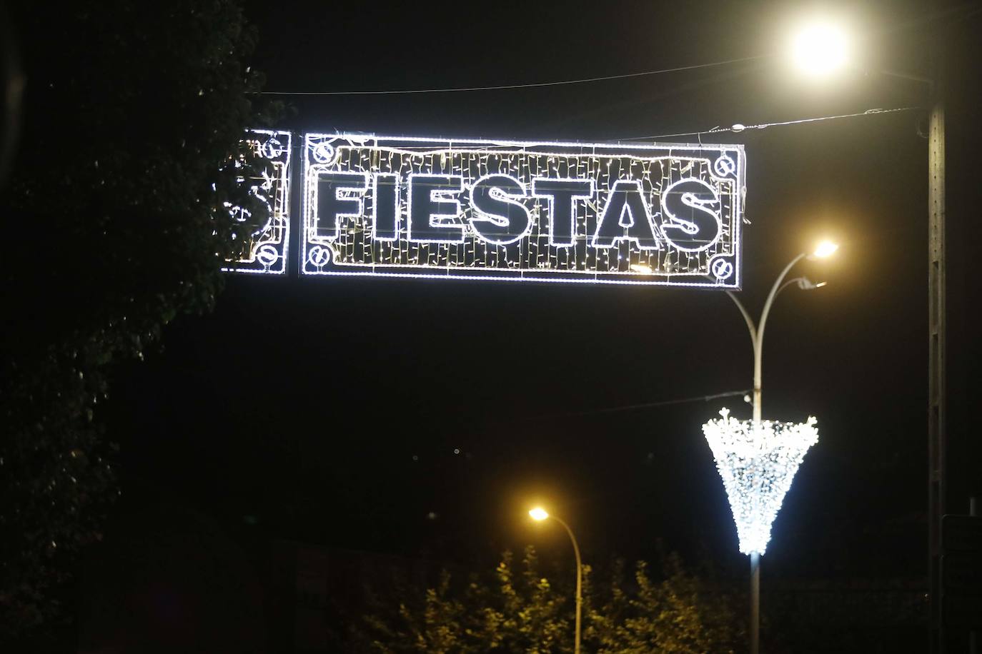 Fotos: Gijón estrena su alumbrado de Navidad más llamativo y deslumbrante