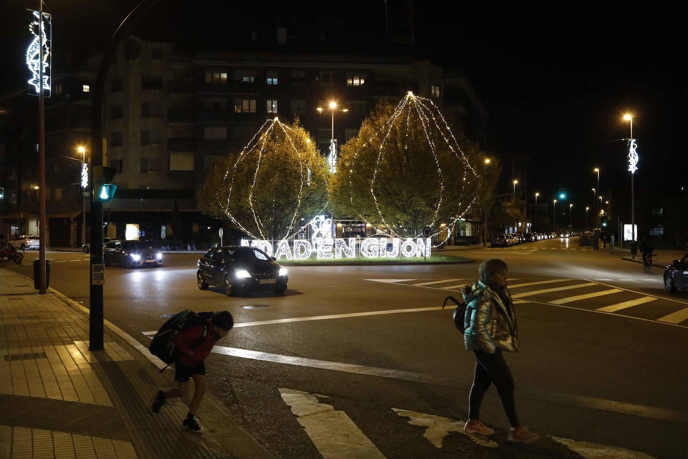 Fotos: Gijón estrena su alumbrado de Navidad más llamativo y deslumbrante