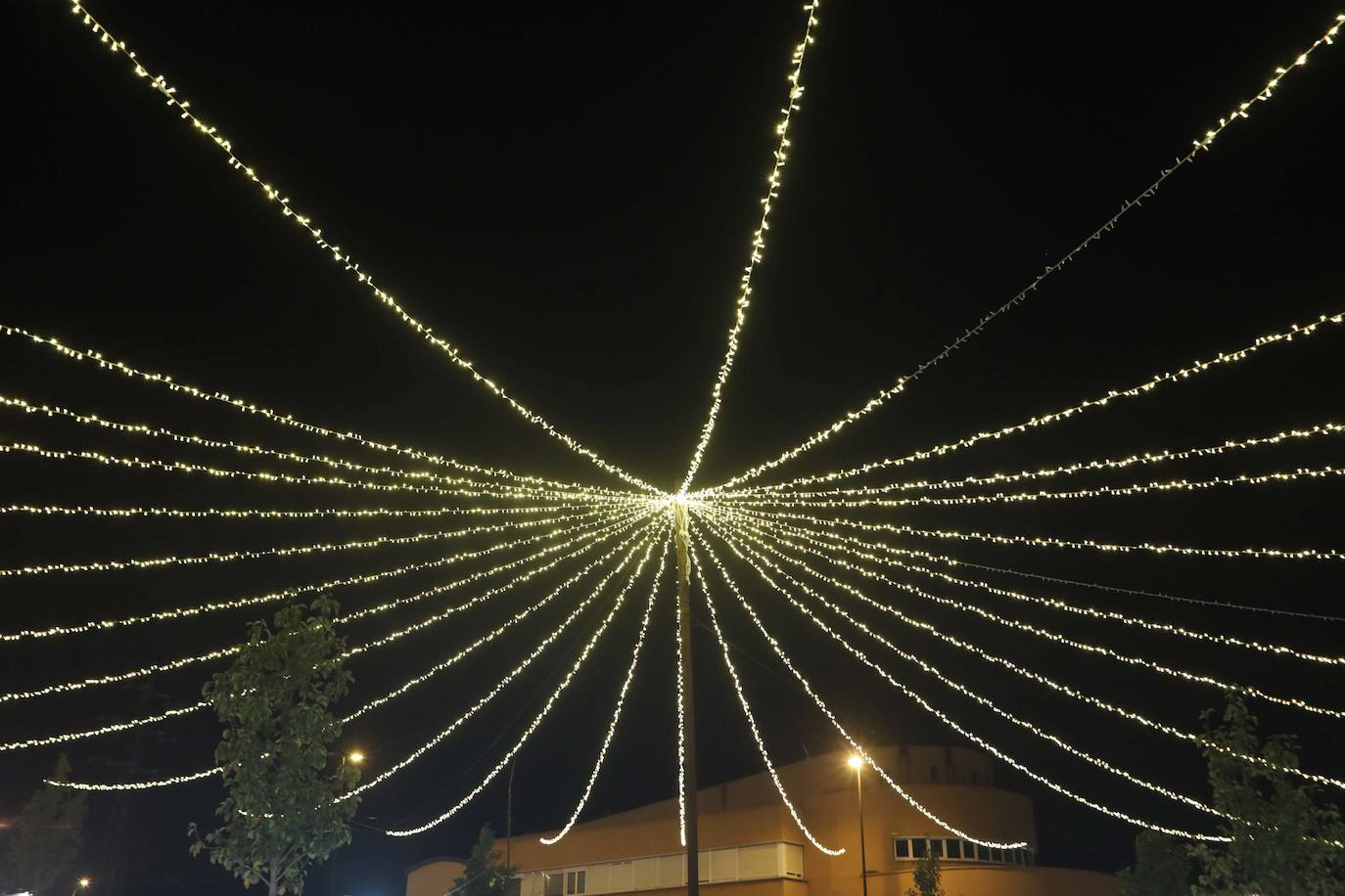 Fotos: Gijón estrena su alumbrado de Navidad más llamativo y deslumbrante