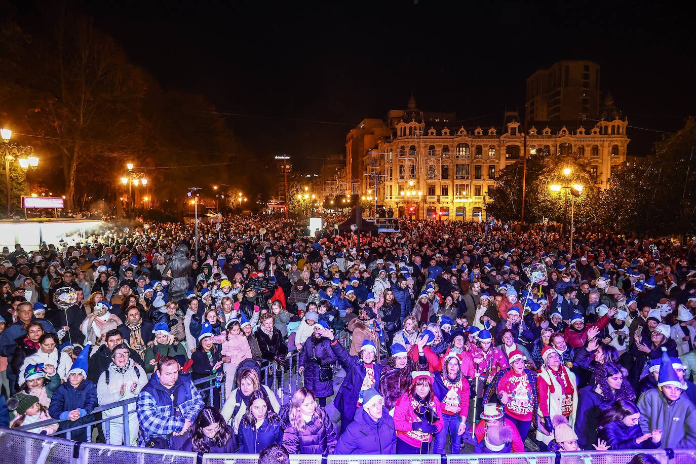 Fotos: Oviedo enciende la Navidad más multitudinaria