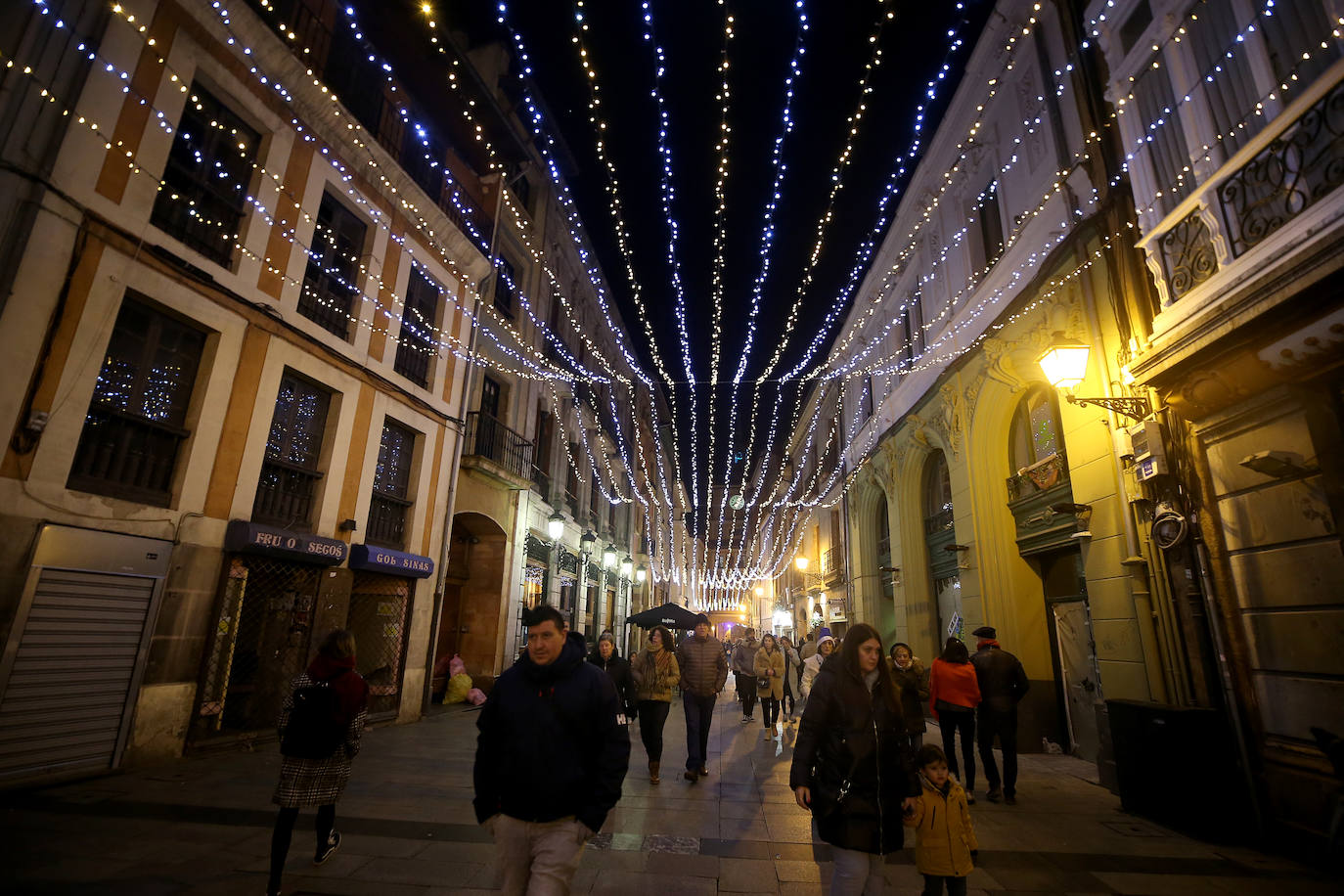 Fotos: Oviedo enciende la Navidad más multitudinaria