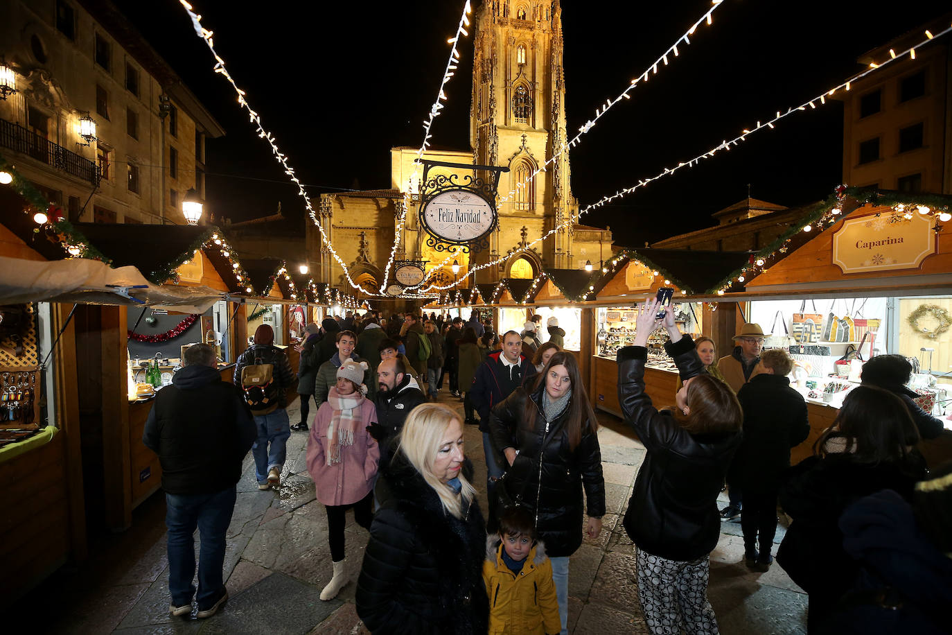 Fotos: Oviedo enciende la Navidad más multitudinaria