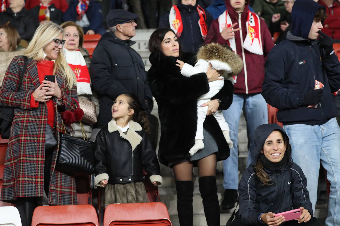 Fotos: ¿Estuviste en el Sporting - Las Palmas? ¡Búscate!