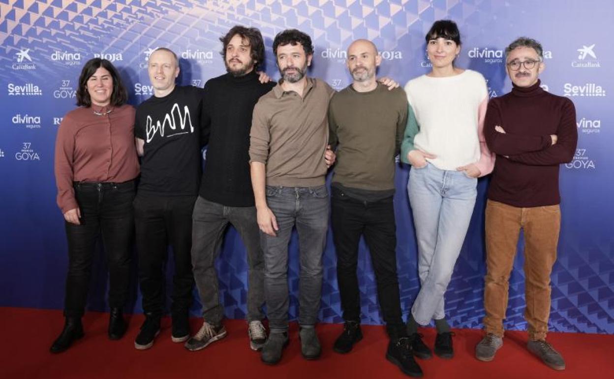 El equipo de la película de «As bestas» posa con motivo de la lectura de las obras e intérpretes nominados para 28 categorías en los premios Goya 2023.