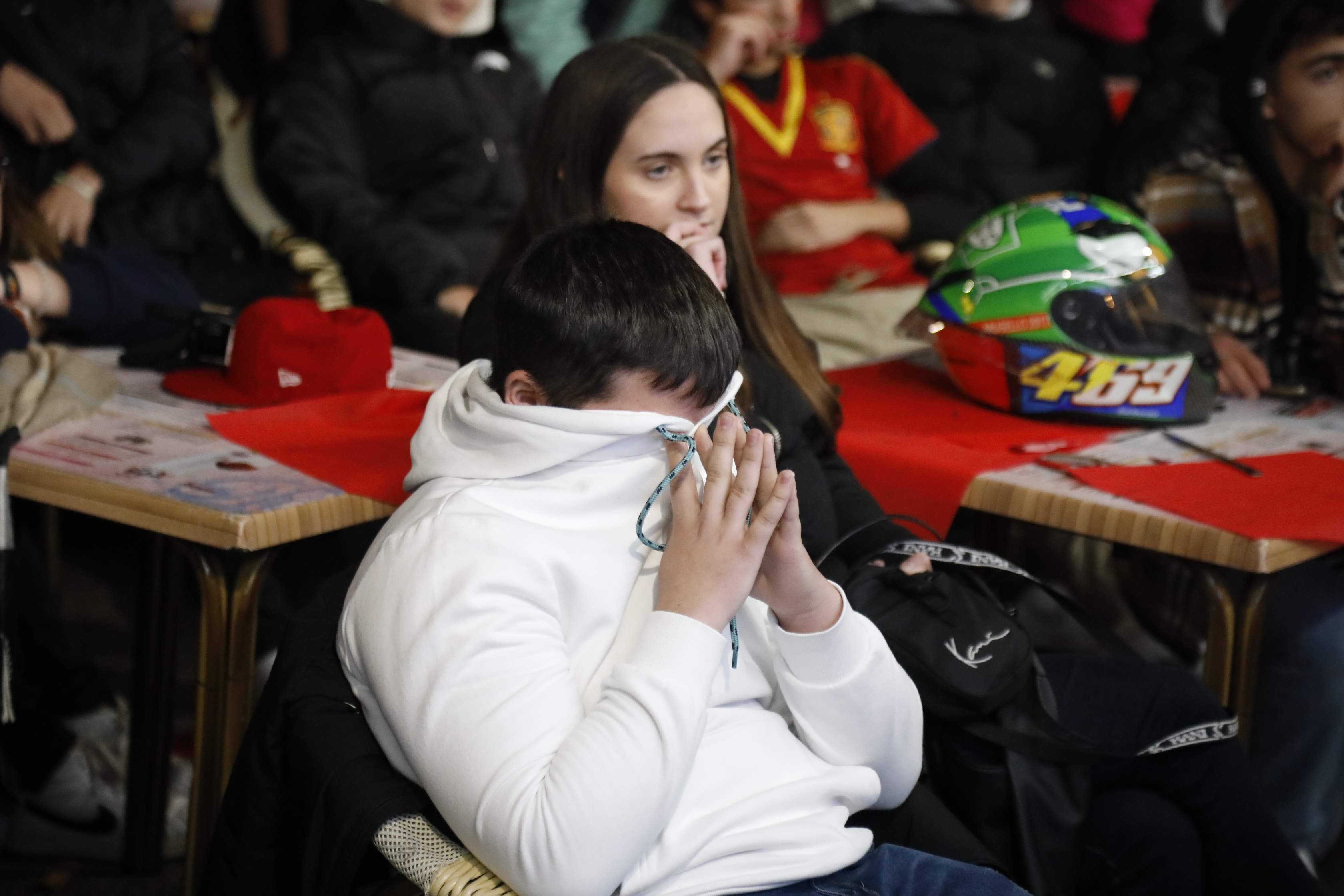 Fotos: Una decepción sin límite entre la afición asturiana